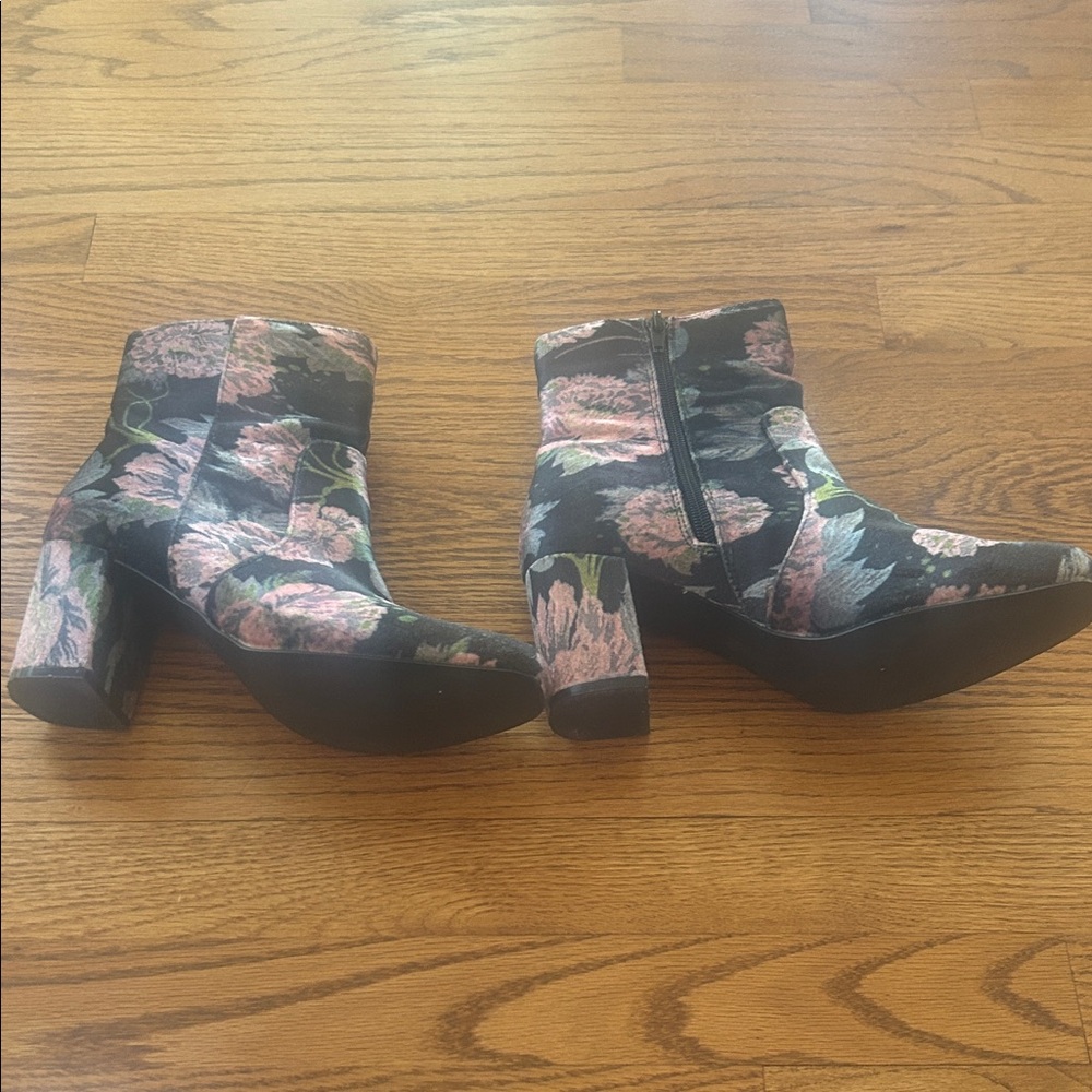 Hippie Laundry Floral Ankle Boots Size 7.5